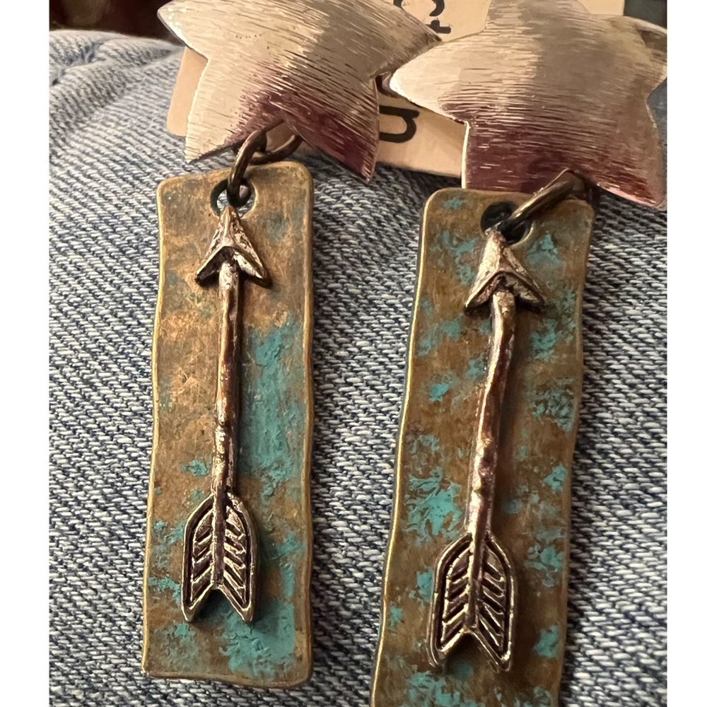 Beth’s Addiction Texas Silver Star Post and Arrow Dangle Western Style Earrings